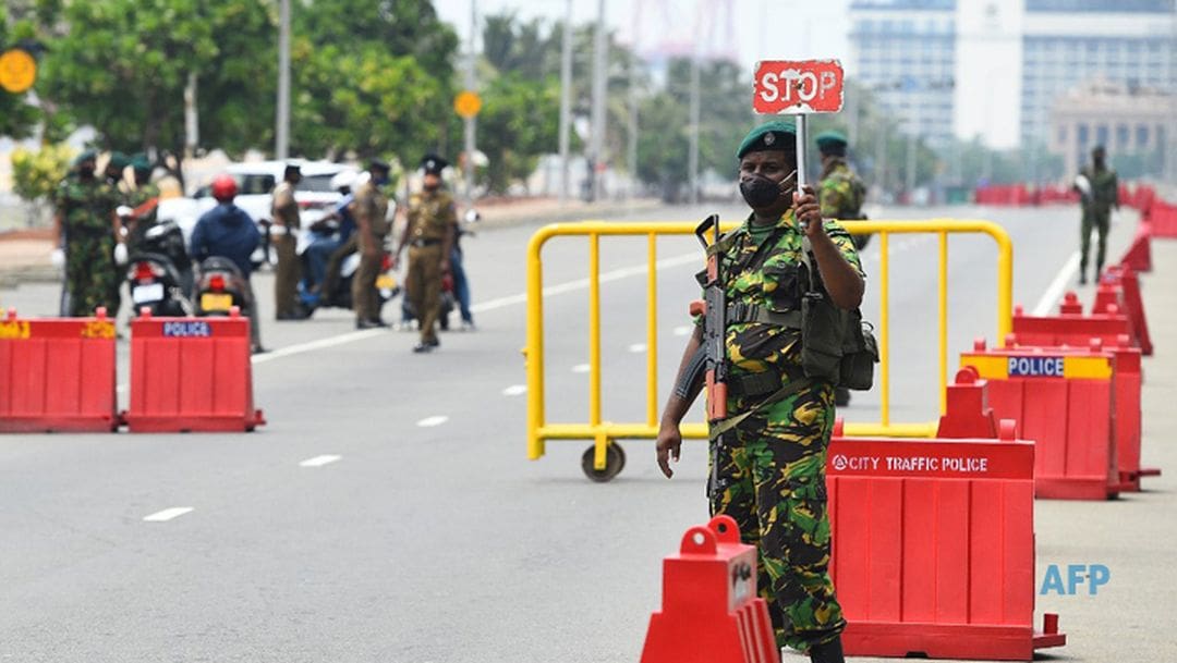 நாடளாவிய ரீதியில் அவசரகாலச் சட்டம் அமுல்! 1 coronavirus curfew roablock sri lanka lg 2