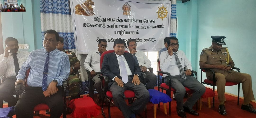 இரண்டாம் மொழி சிங்கள கற்கையை பூர்த்தி செய்த மாணவர்களுக்கு நீதி அமைச்சரால் சான்றிதழ்! 1 20220625 130651 1