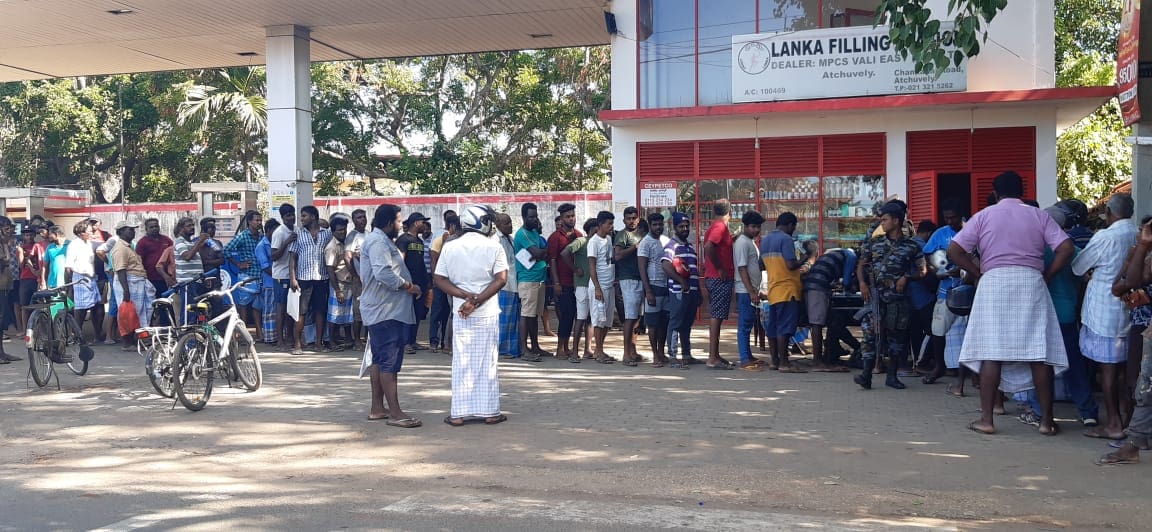 அச்சுவேலியில் எரிபொருளுக்கு டோக்கன்! 1 IMG 20220629 WA0047