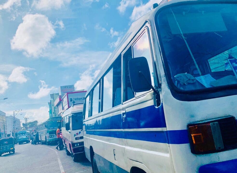 பேருந்தில் தவற விடப்பட்ட பணத்தினை மீட்டுக்கொடுத்த போக்குவரத்து பிரிவு பொலிஸார்! 1 VAN3oS0