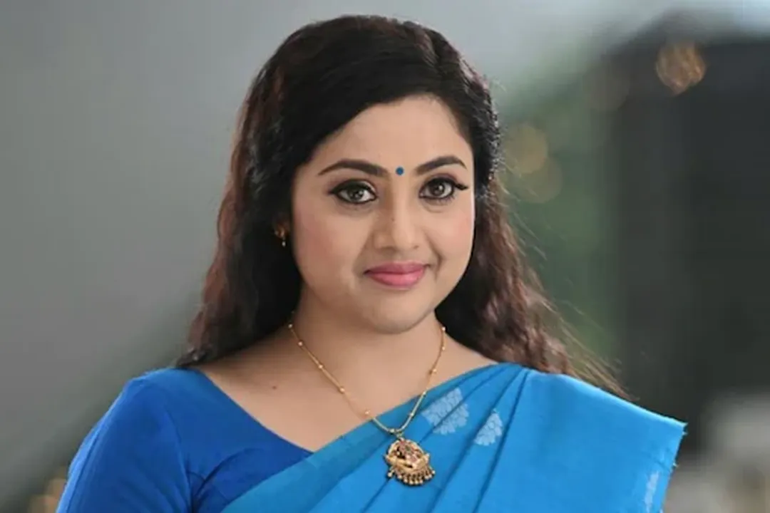 முதல் ஹீரோவுடன் 32 ஆண்டுகள் கழித்து நடிக்கும் மீனா! யாருடன் தெரியுமா? 2 untitled design 5 11 16414701843x2 1 1
