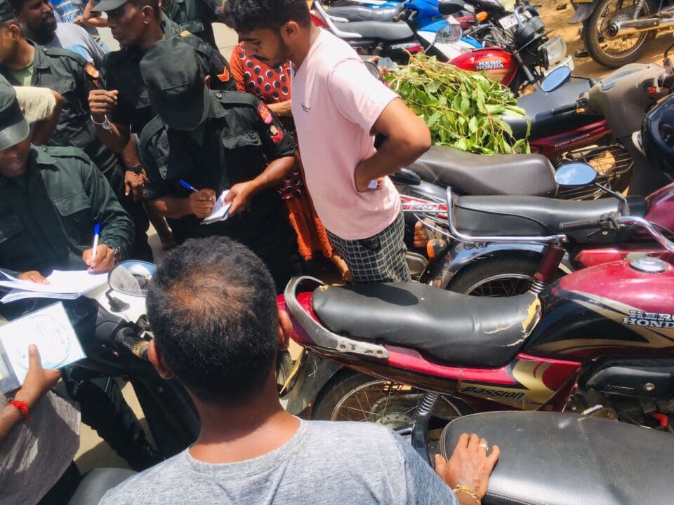 நுணாவில் எரிபொருள் நிரப்பு நிலையத்தில் பெற்றோலுக்கு டோக்கன்! 1 viber image 2022 06 30 12 23 51 155