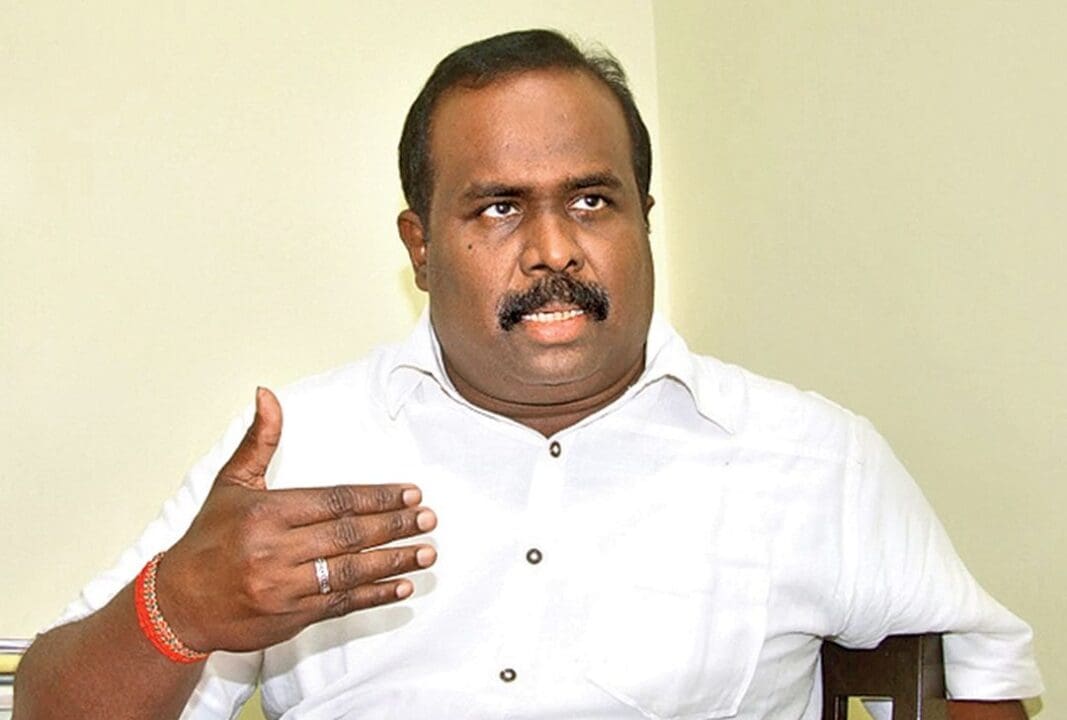 கதை அளப்பதை நிறுத்தி கைதிகளை விடுவியுங்கள்! - கூட்டமைப்பு கண்டனம் 1 01 11 1