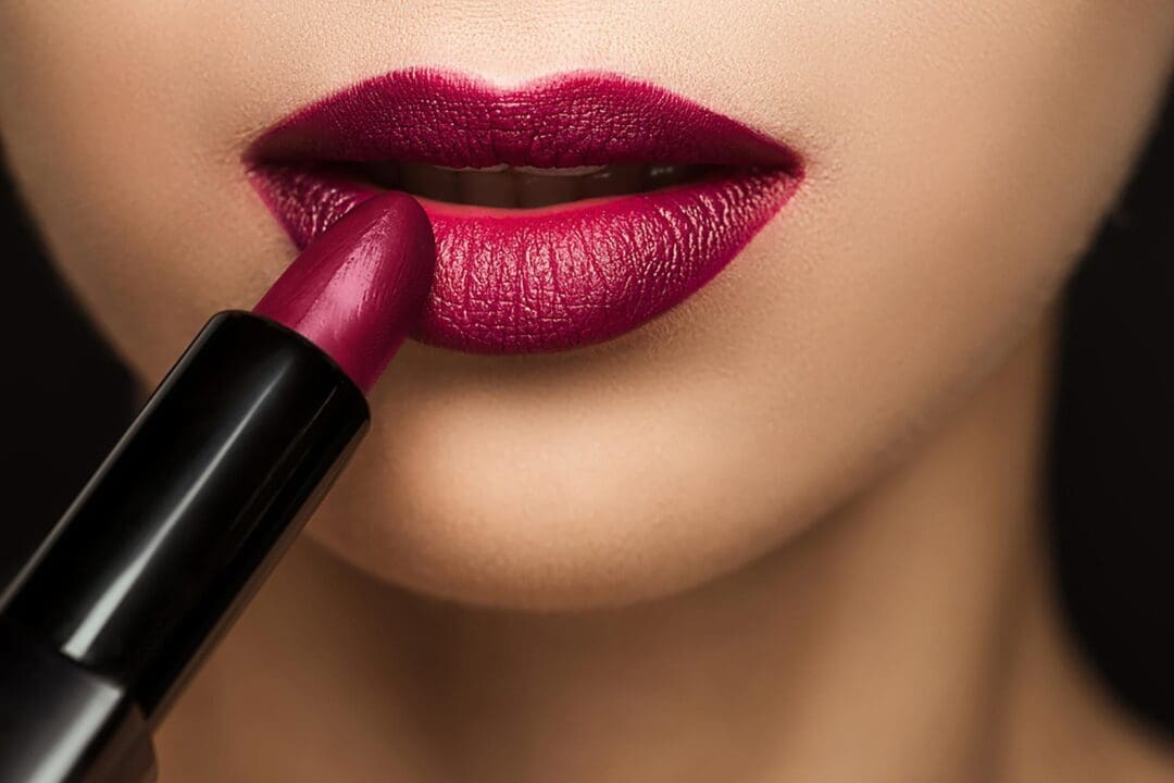தினமும் லிப்ஸ்டிக் பாவிப்பவரா நீங்கள்? - இது உங்களுக்காக 1 10 occasion Lipstick Mistakes that Are Ruining Your Look 680988598 LightField Studios