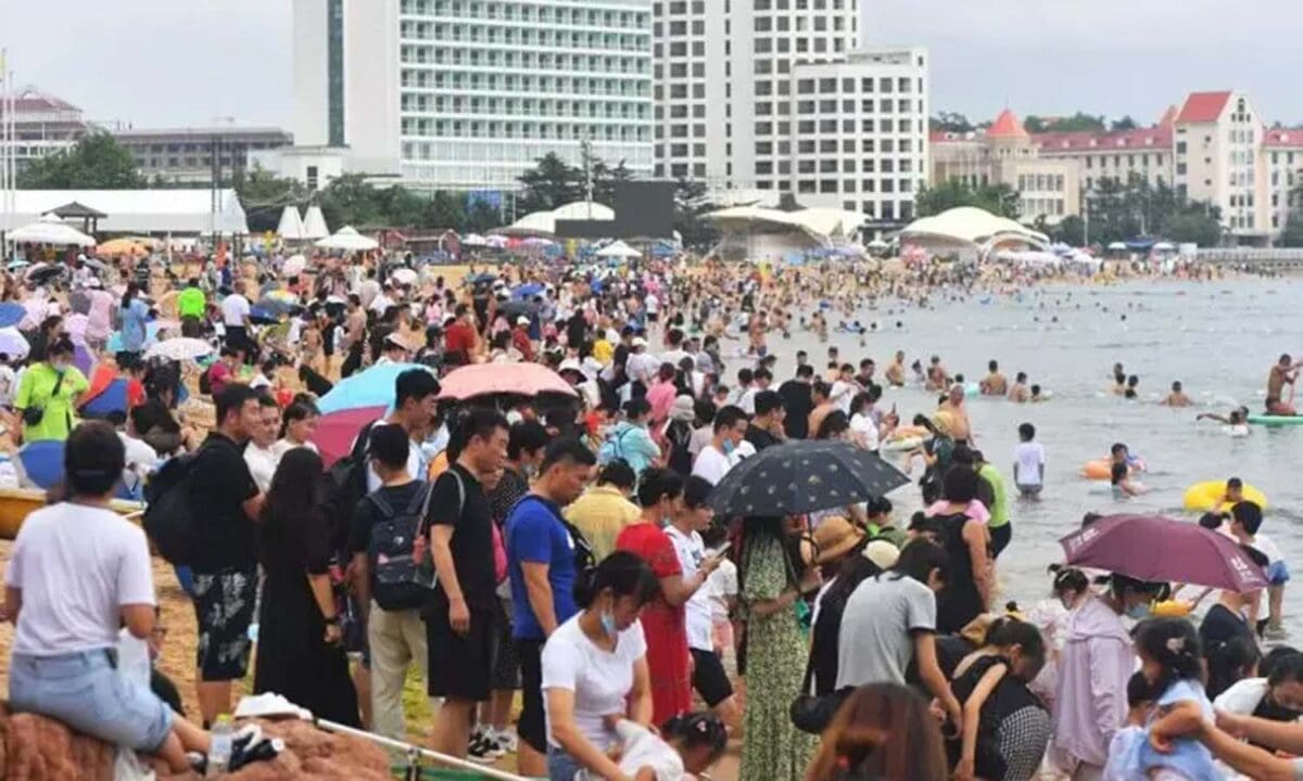 சீனர்களை வாட்டும் வெப்பம்! - 90 கோடி மக்களுக்கு பாதிப்பு 1 1731136 china
