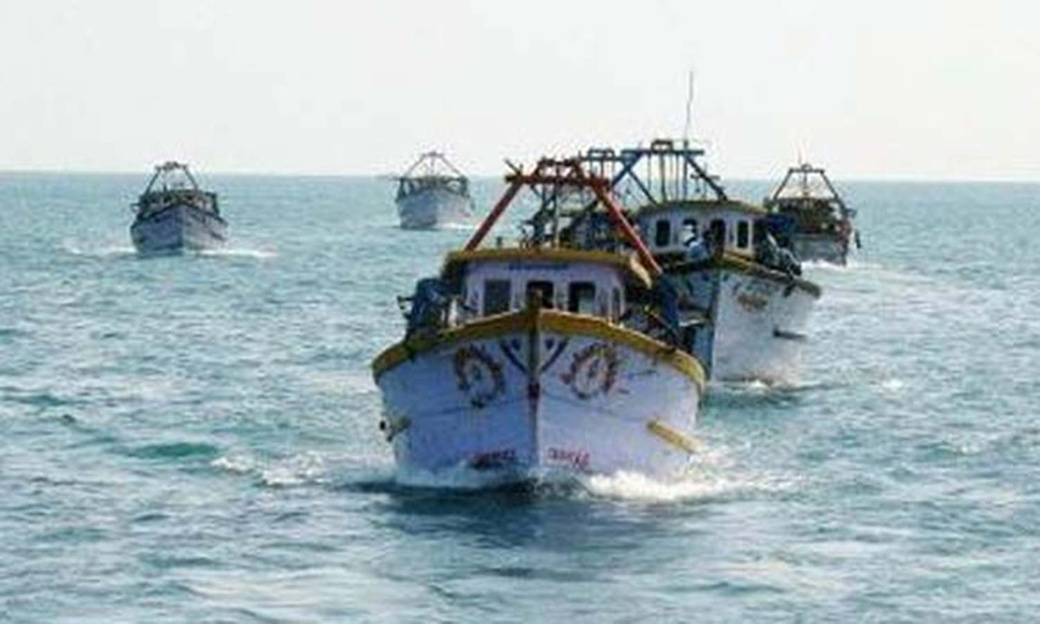 சட்டவிரோத மீன்பிடி! - தமிழக மீனவர்கள் கைது 1 1732935 boat
