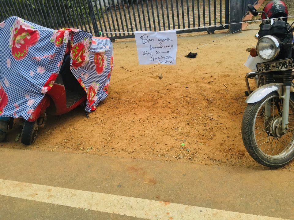 எரிபொருள் நிரப்பு நிலையத்தில் இடம் முற்பதிவு! - வைரலாகும் புகைப்படம் 2 292025563 3148539662074283 1282812612888376750 n