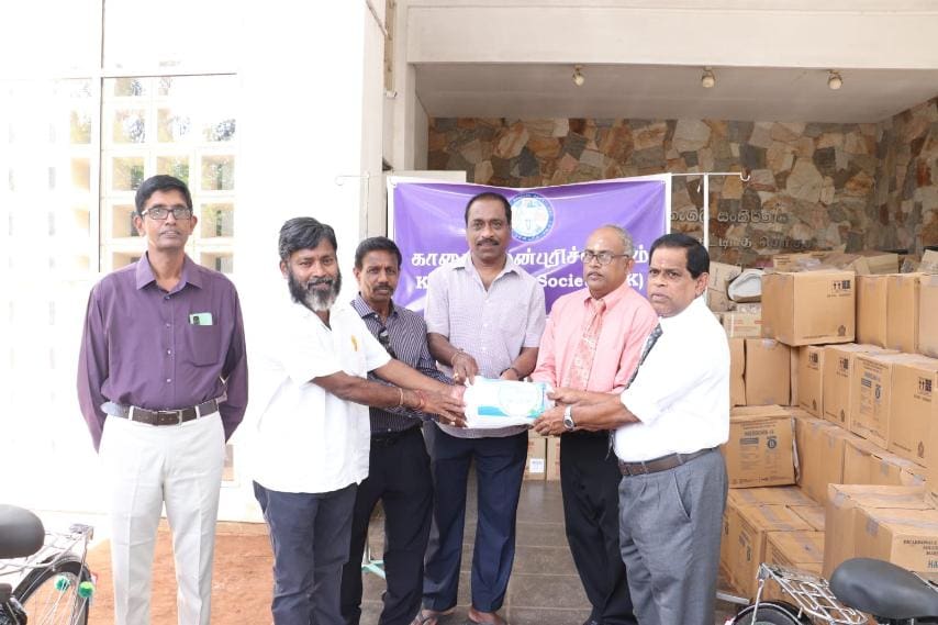 யாழ் போதனா சுகாதார பணியாளர்களுக்கு துவிச்சக்கர வண்டிகள்! 3 IMG 6f72825d21e464bbe73d64d4941c0924 V