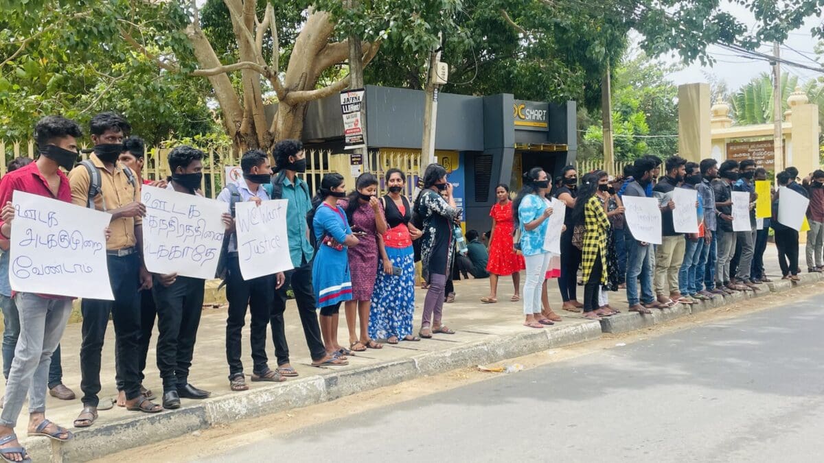 ஊடகவியலாளர்கள் மீதான தாக்குதலையும் ஏற்றுக்கொள்ள முடியாது! 1 IMG 8064 scaled