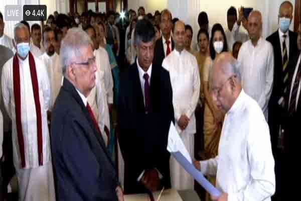பிரதமராக தினேஷ் குணவர்தன பதவிப் பிரமாணம்! 1 thinesh