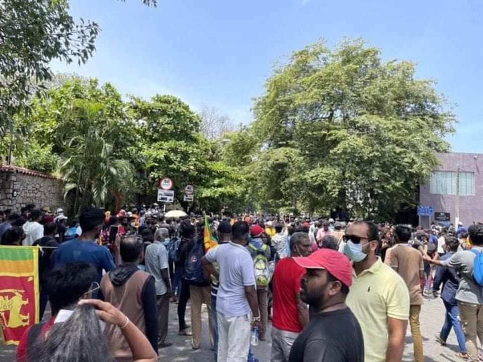 இலங்கைக்கான பயணத்தை தவிர்க்குக! - வெளிநாடுகள் நாட்டு மக்களிடம் கோரிக்கை 1 viber image 2022 07 13 14 01 03 150