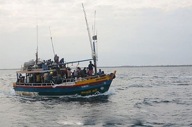படகு மூலம் பிரான்ஸ் செல்ல முற்பட்ட 47 பேர் கைது! 1 1659325525 navy 2