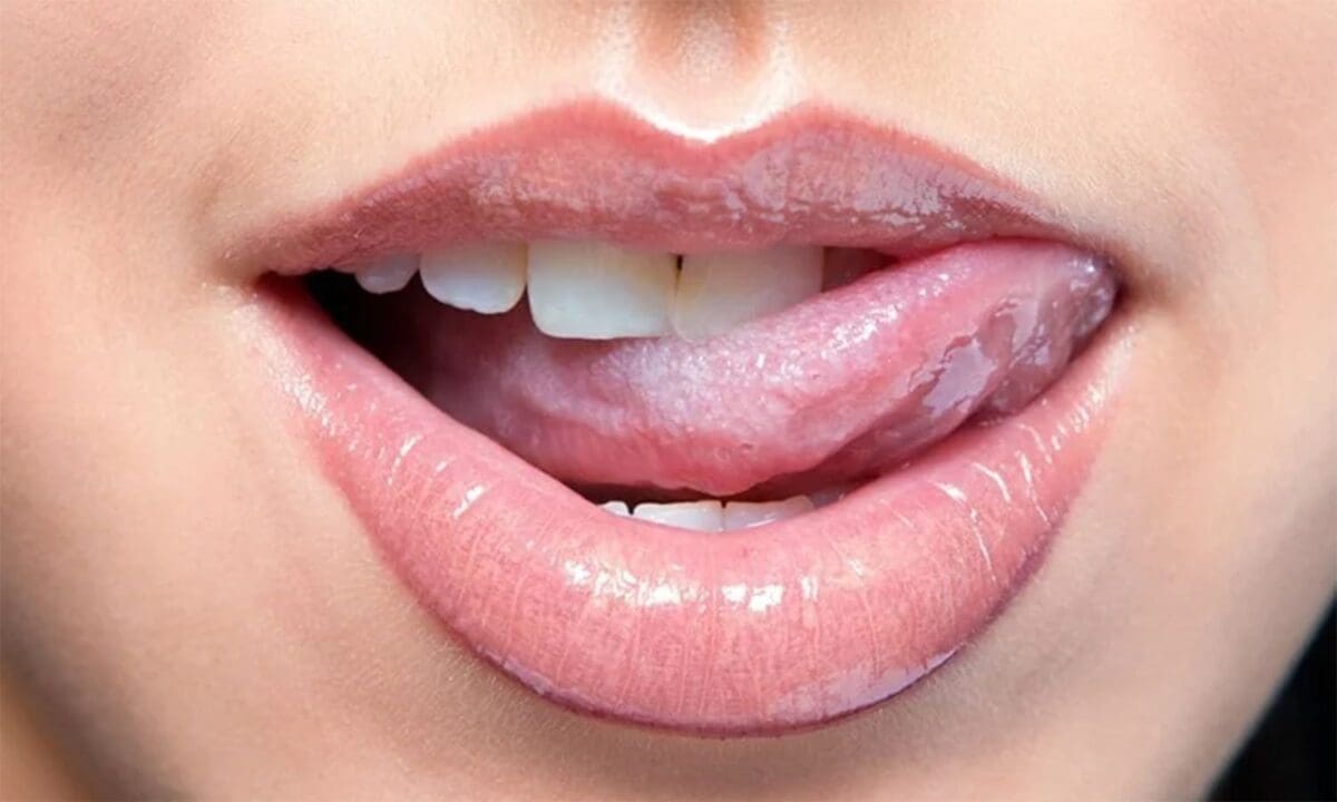 உதடு வறட்சியா? - கவலையவிடுங்க.... 1 1737493 causes of dry lips natural remedy