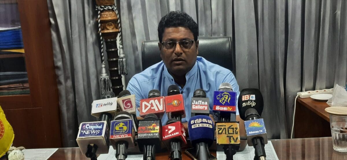 யாழில் துவிச்சக்கர வண்டிகளுக்கு கட்டணம் நீக்கம்! 1 20220822 163126 scaled