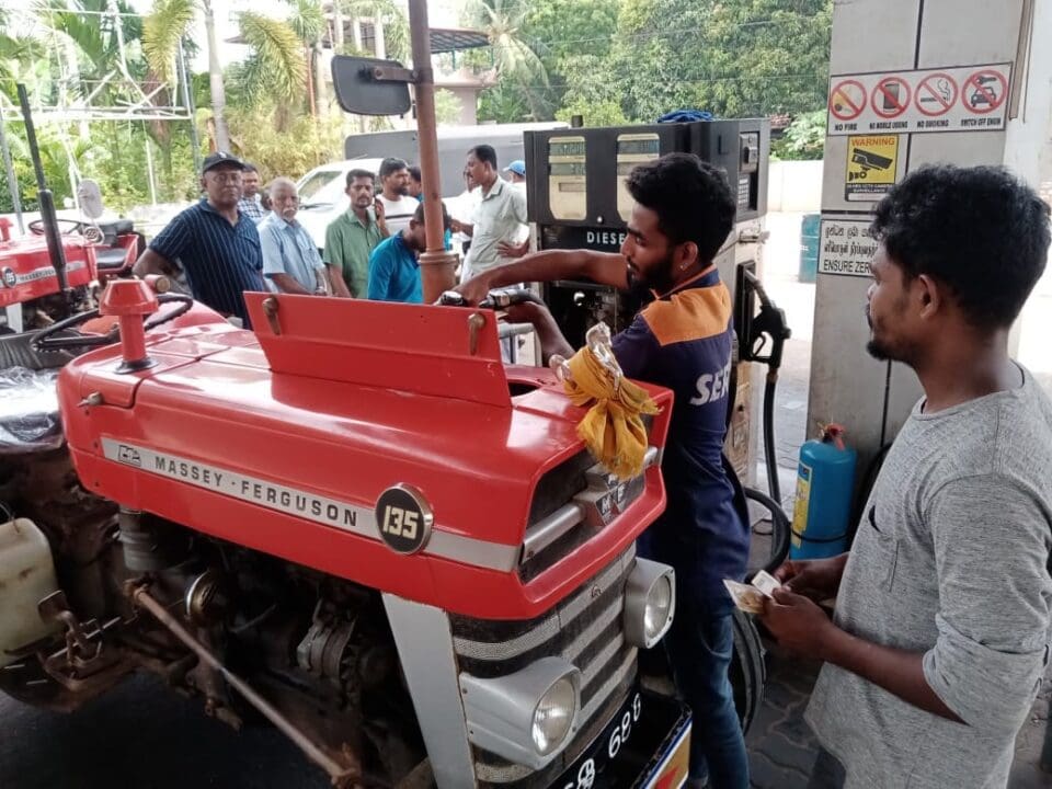 தென்மராட்சி கமக்கார அமைப்புகளுக்கு நுணாவில் ஐஓசி எரிபொருள் நிரப்பு நிலையத்தின் அறிவிப்பு 1 296116705 915919316027570 1265306502410148331 n