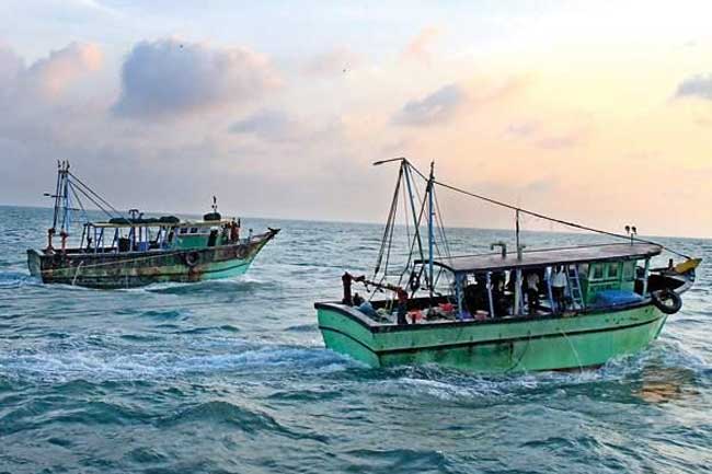 நடுக்கடலில் சண்டை! - 11 மீனவர்கள் காயம்! 1 1665902370 1665900973 india L