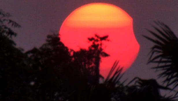 யாழில் சூரிய கிரகணம்! 3 3 3