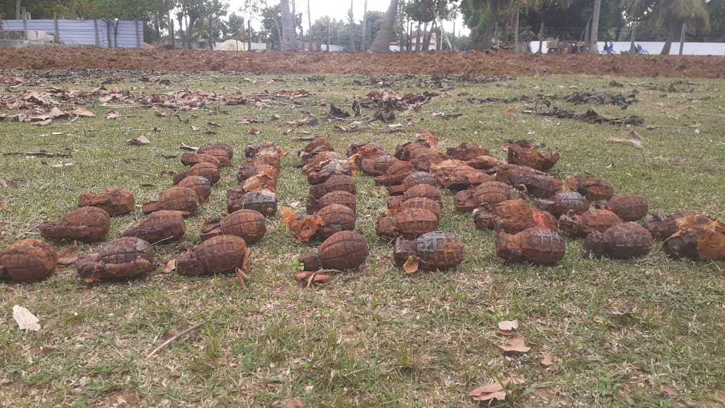 யாழில் கைக்குண்டுகள் மீட்பு! 1 IMG 20221014 WA0038