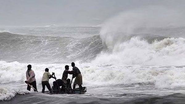 காற்றழுத்தம் கரையைக் கடக்கின்றது! 1 rain 01 1621406254