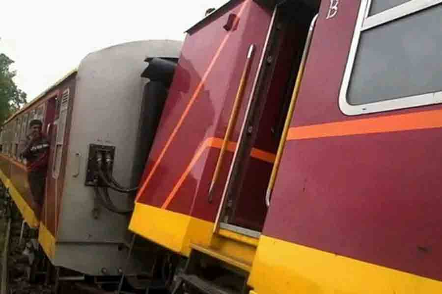 வவுனியாவில் தடம்புரண்டது யாழ்தேவி 1 image 0993b67a5a