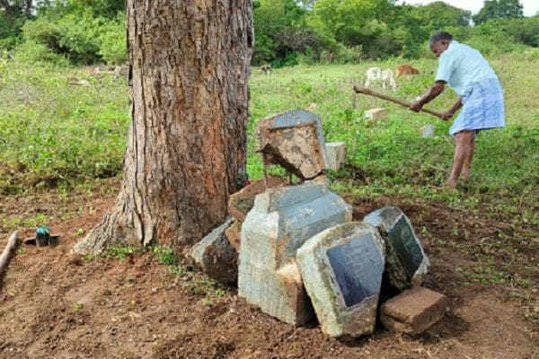 வன்னிவிளாங்குளம் துயிலும் இல்லத்தில் சிரமதானம் 2 image 7c17680ebc