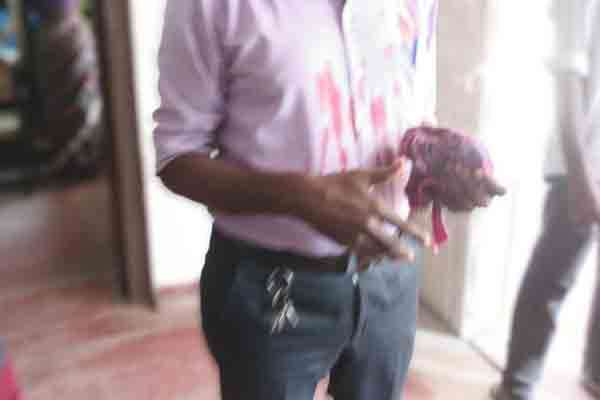யாழில் ஆசிரியர் மீது மாணவனின் தந்தை தாக்குதல்! 1 image aecea047ec