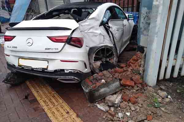 விபத்தை ஏற்படுத்திய சாரதி சில மணியில் டுபாய்க்கு 1 accident