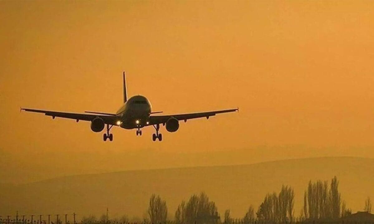 தொழில் வல்லுநர்கள் 6,000 பேர் நாட்டிலிருந்து வெளியேற்றம்!! 1 flight