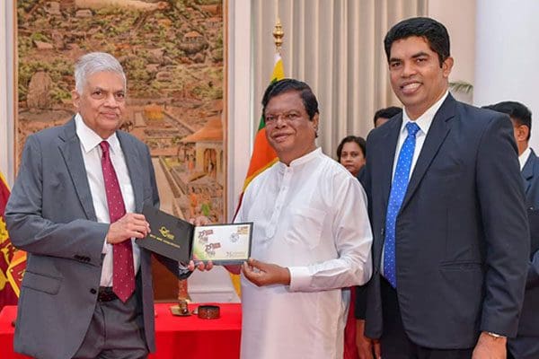 ஜனாதிபதியிடம் சுதந்திர தின நாணயம் கையளிப்பு 1 image 3ca86266f8