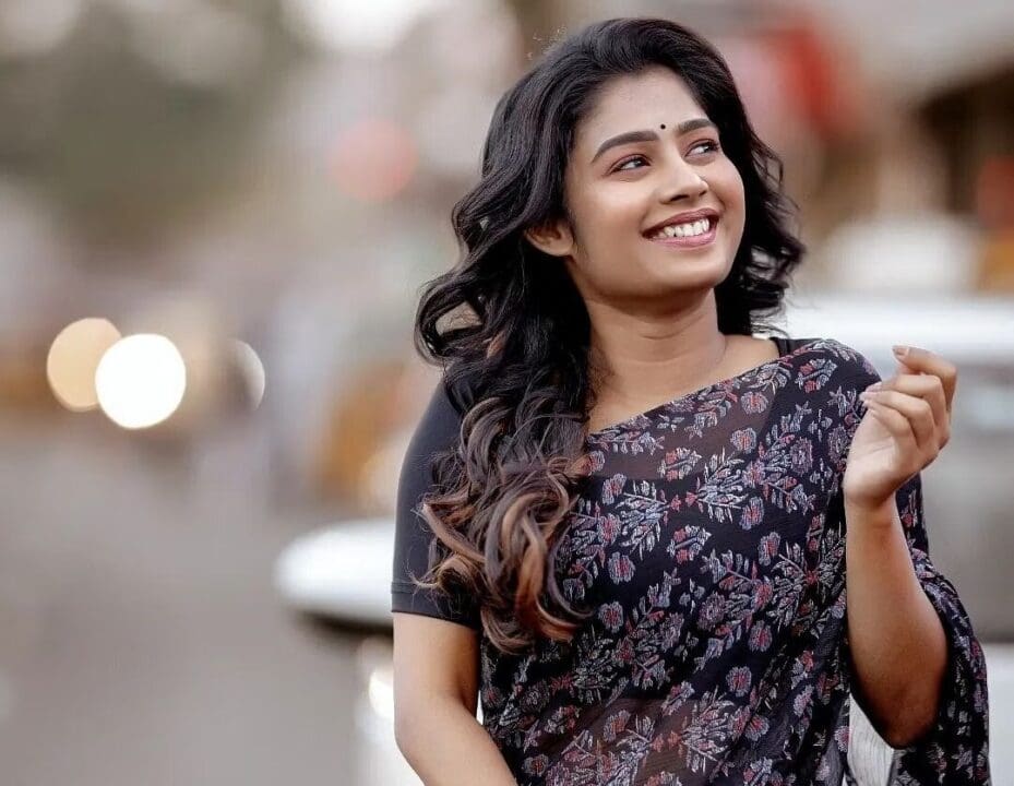 சென்னையில் அடுத்தகட்ட படப்பிடிப்பு - தளபதியுடன் இணையும் ஜனனி 1 janany270223 3 e1677487700802